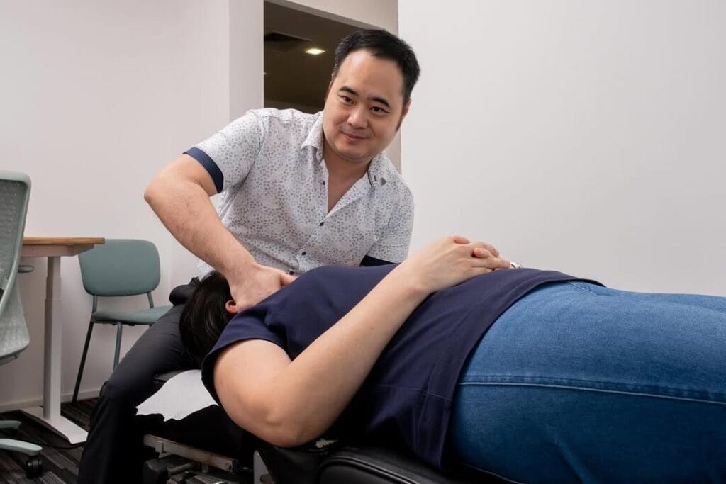 Dr Mike Kang adjusting a patient at Kirolounge